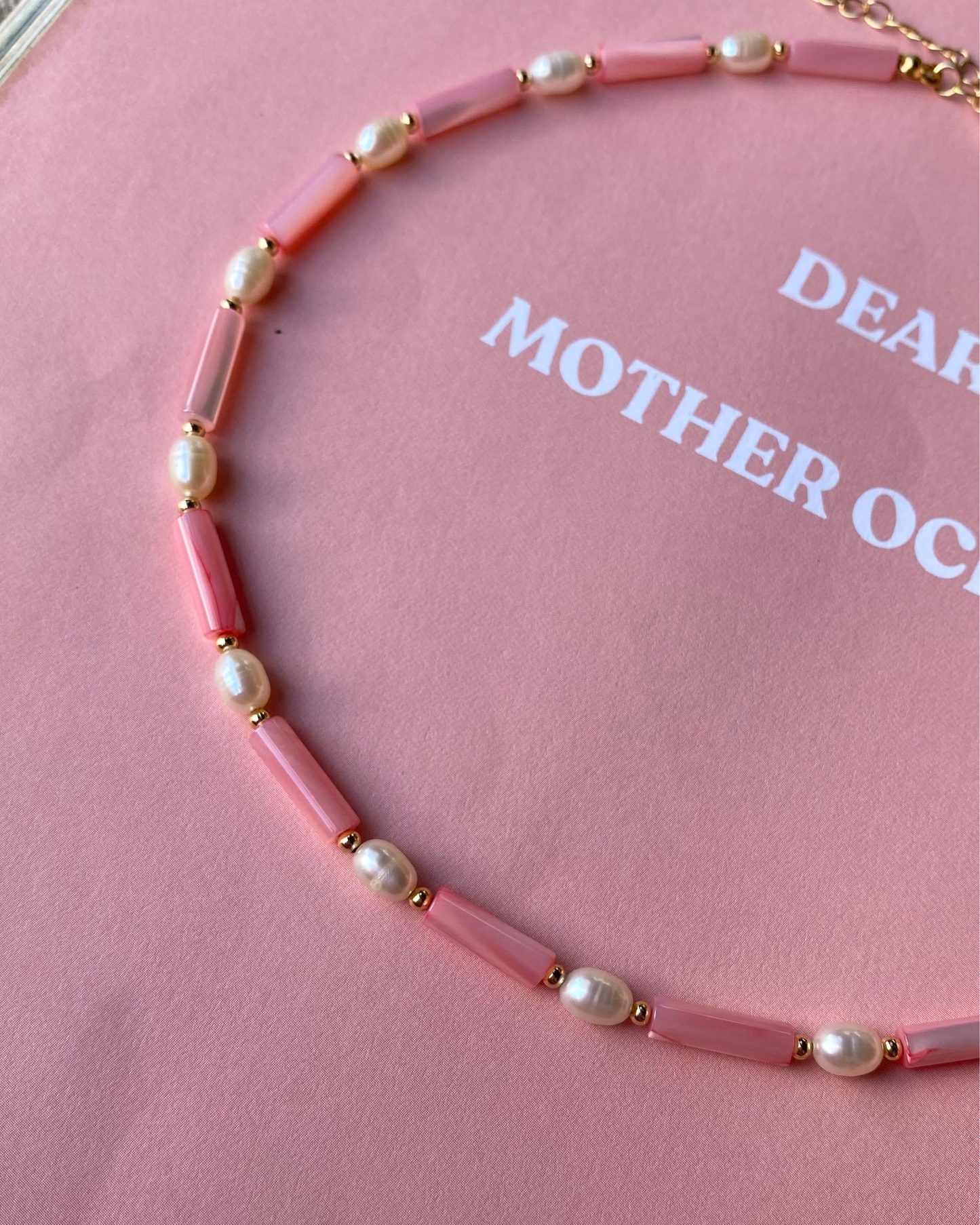 Mother-of-pearl necklace with pearls