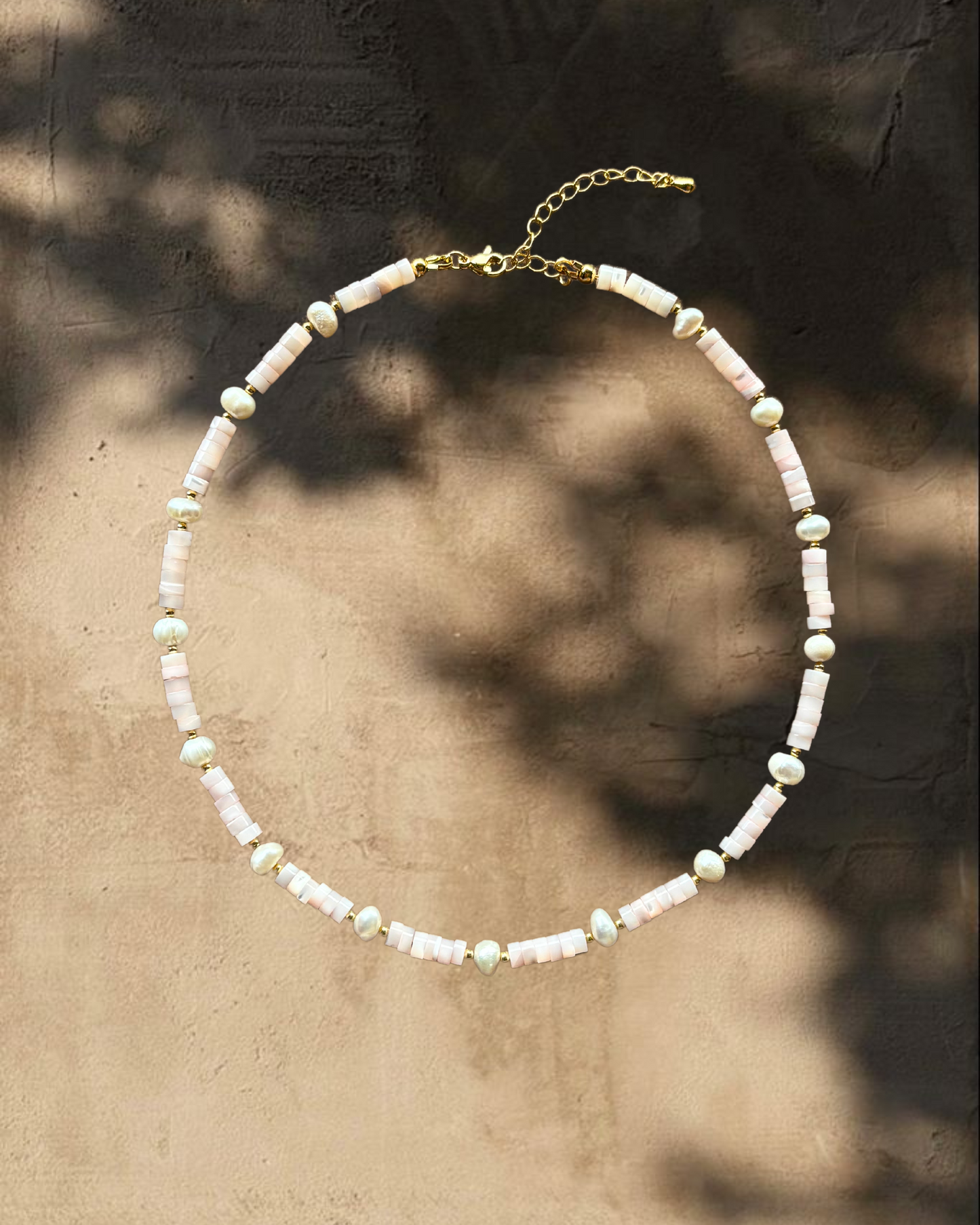 Natural stone necklace with pearls