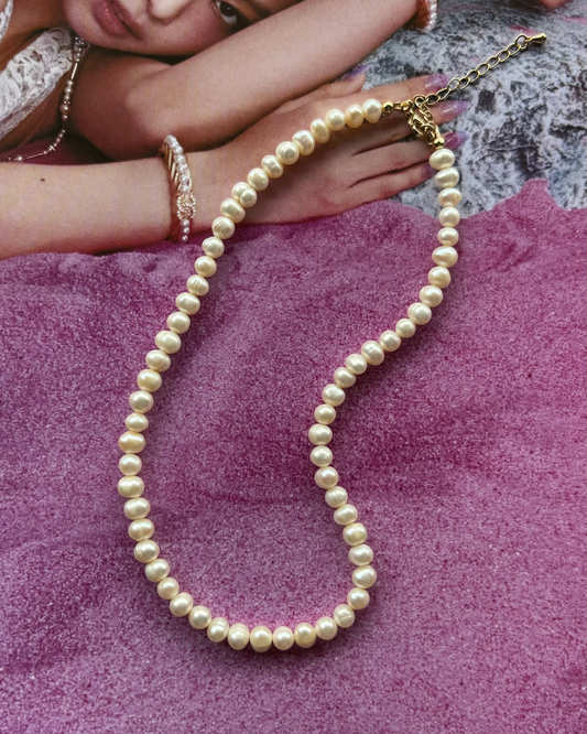 Pure pearl necklace
