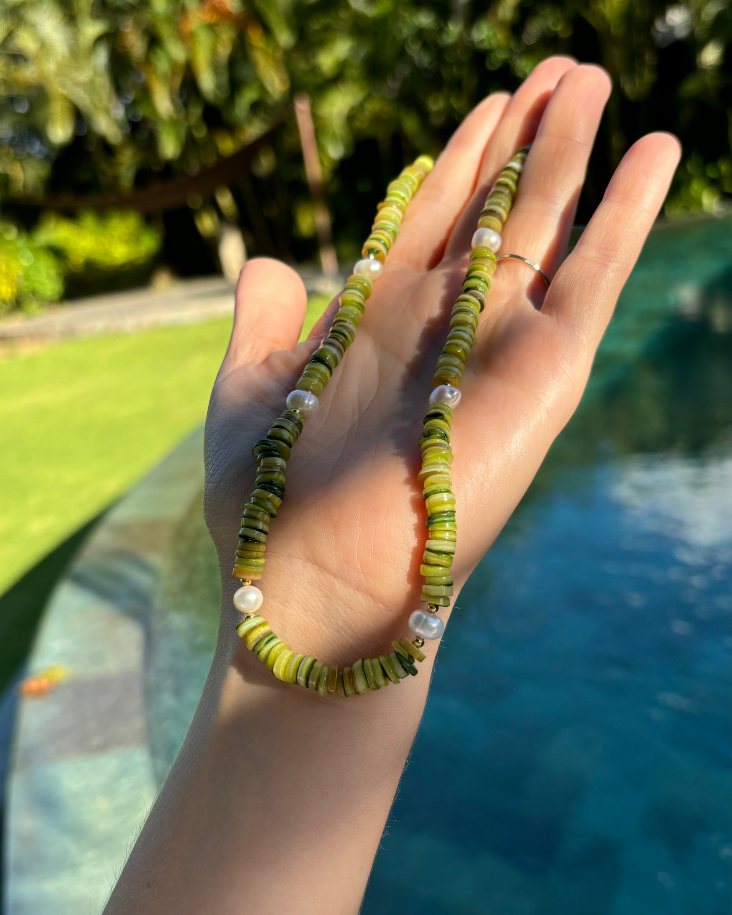 Shiny shell necklace